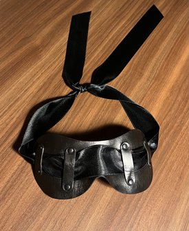 leather blindfold deluxe