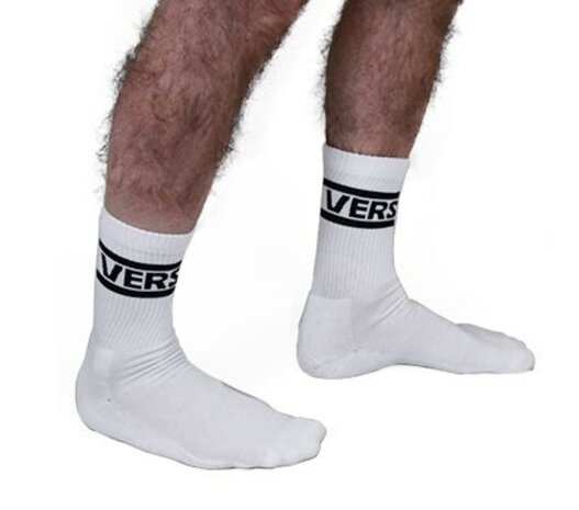 white socks vers mr b